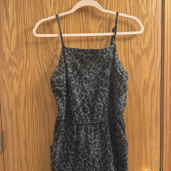Old navy women’s jumpsuit size medium - Image 3