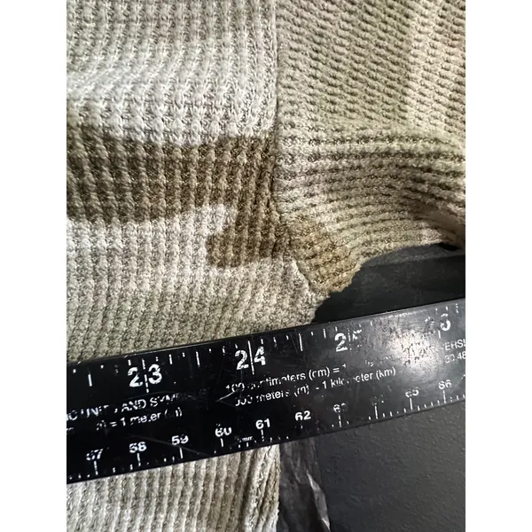 American Eagle Camo Waffle Knit Thermal V-Neck Top Green Camouflage Medium - Image 5