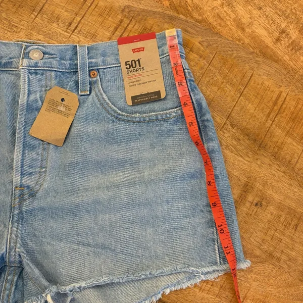 Levi's 501 Original Denim Shorts Womens 29 High Rise Raw Hem 2" Light Wash‎ NWT - Image 13