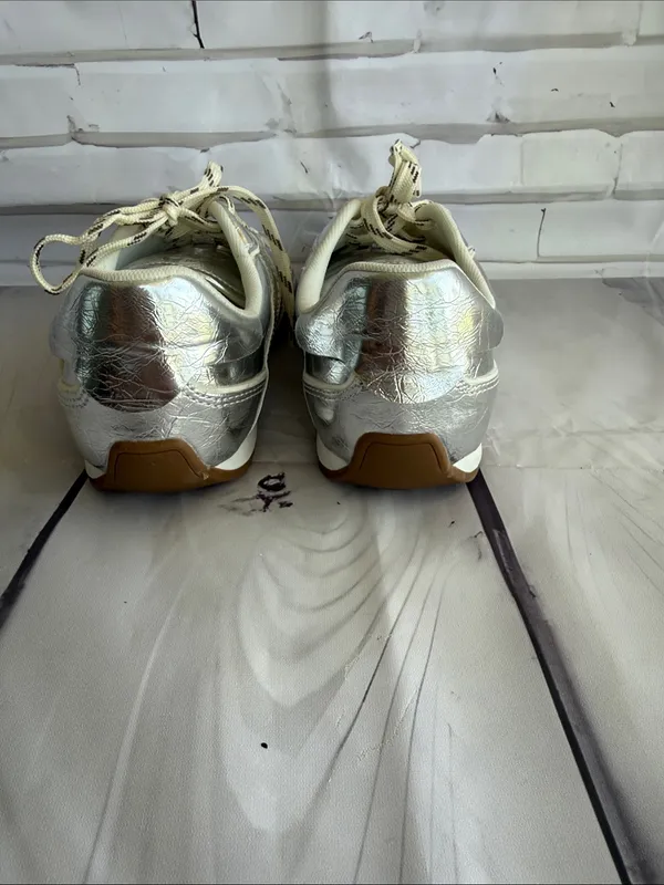 Steve Madden Abbi Metallic Silver Low-Top Sneakers with Cream Laces - Image 2