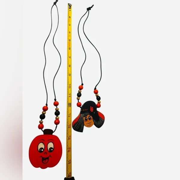 Handmade Vintage Painted Wood Pumpkin Jack O Lantern & Witch Country Craft Necklace (2) - Image 5