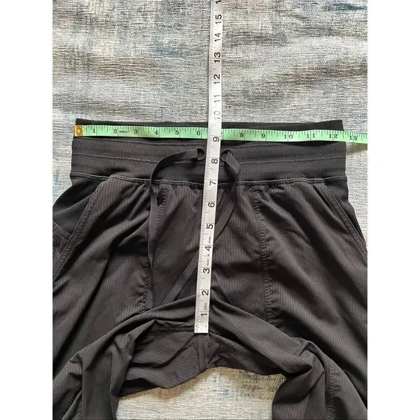 Lululemon Dance Studio Black Mid Rise Jogger Size 2 - Image 5