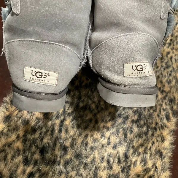 UGG ONE‎ BUTTON LEATHER BOOTS Gray Size 6 - Image 2