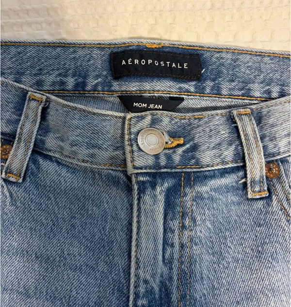 Aeropostale Mom Jeans Ripped - Image 2