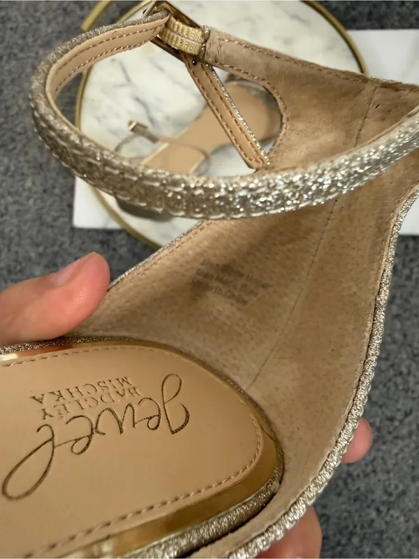 Jewel Badgley Mischka Sz 9W Gold Rhinestone Block Heel Sandals NWOT - Image 15