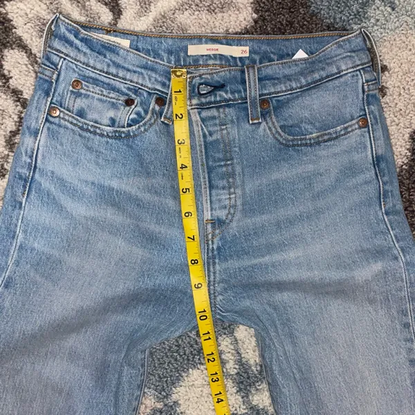 LEVI’S wedgie style jeans size 26 - Image 6