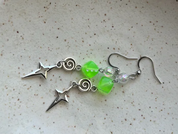 Handmade sparkle star & swirl & dice grunge y2k street style dangle earrings💫🌀💚 - Image 4