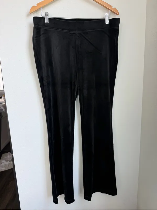 Juicy Couture Black Velour Boot Cut Pants with Rhinestone Logo - Image 6