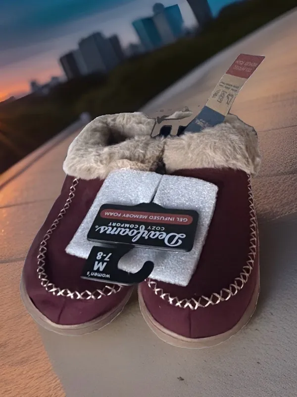 Dearfoams Cozy Comfort Women's Size n (7-8) Moc Toe Clog Slippers. New with Tag - Image 2