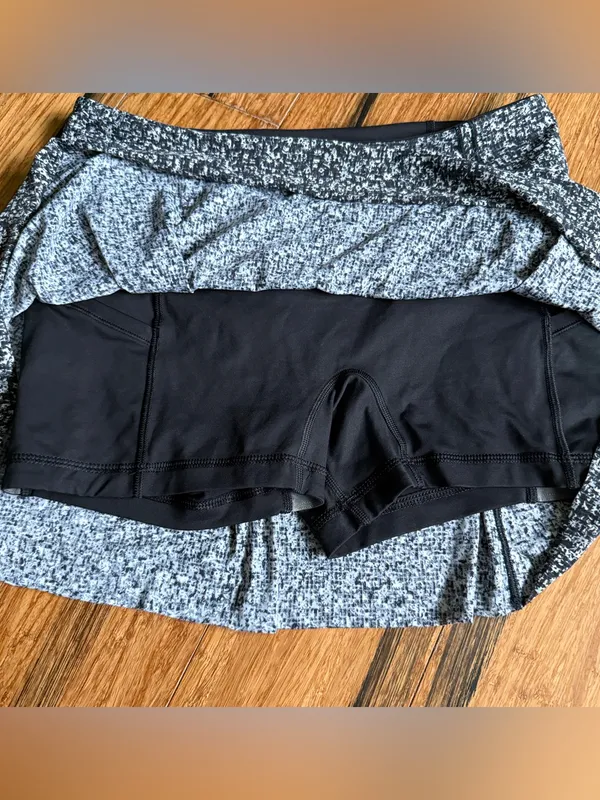 Lululemon Lost In Pace Skirt Regular 13" Daisy Dust Alpine White Black - Image 5