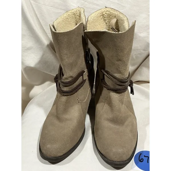 Woman’s Sporto. Lori Tan Suede Leather Size 9.5 Ankle Bootie #671 - Image 2