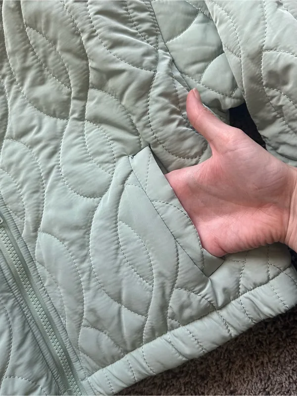 Le Lis Quilted Cropped Puffer Jacket in Mint Green - Image 3
