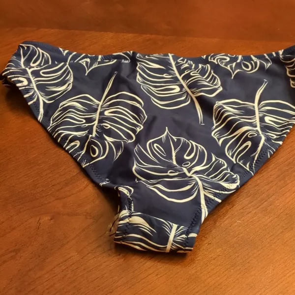 Cupshe Leaves Print Bikini Bottom Size M - Image 7