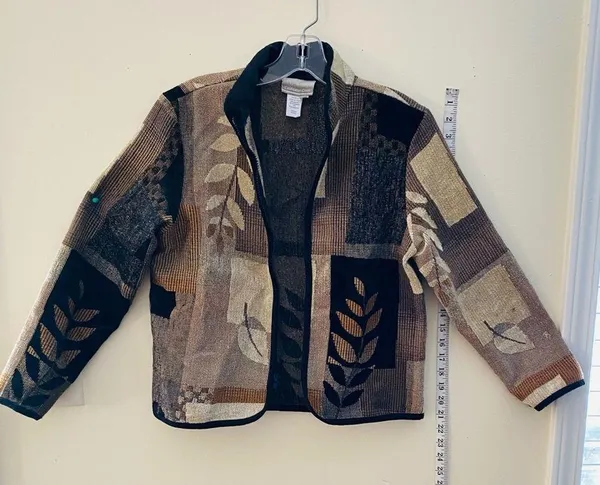 ColdWater Creek pattern jacket. Beautifully made with full from zipper. Size:PS - Image 4