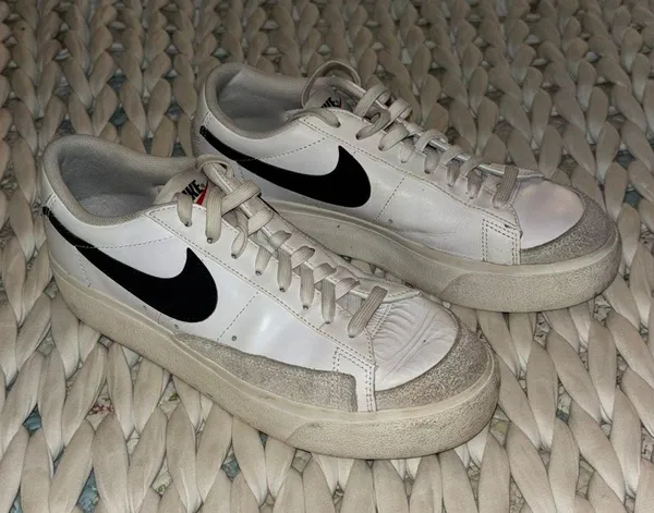 Nike Sneakers - Image 2