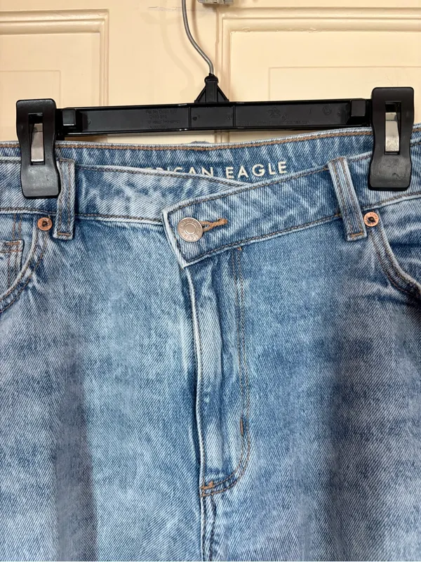 American Eagle Blue Denim Mom Shorts High Rise Frayed Hem Stretch Size 14 - Image 8