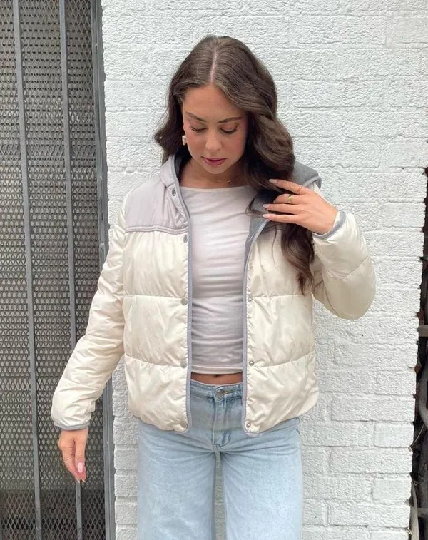 Abercrombie and Fitch cozy comfy fleece lined White and gray winter puffer jacket sz m - Image 6