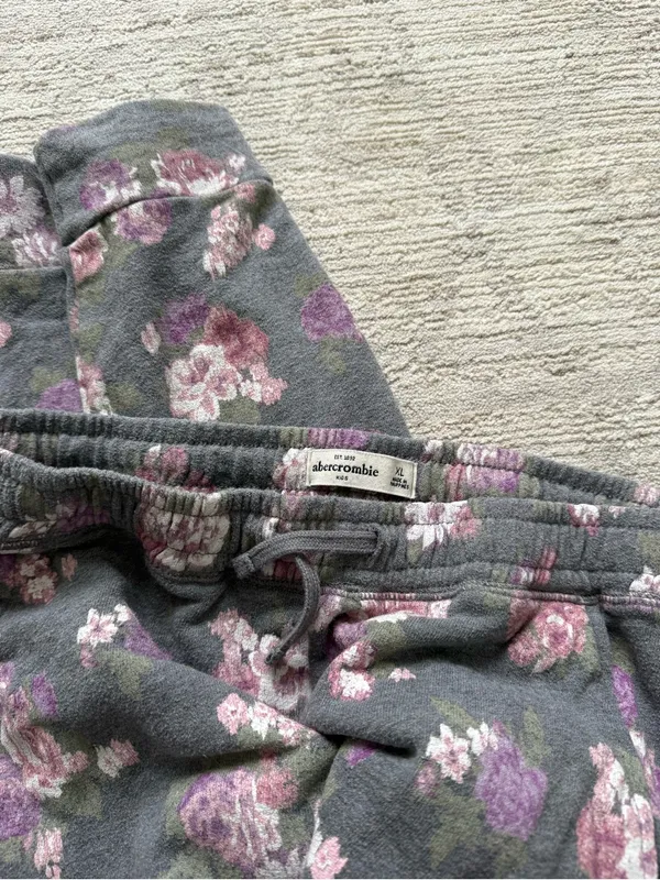 Abercrombie & Fitch Gray Floral Jogger Pants (Size Small) - Image 4