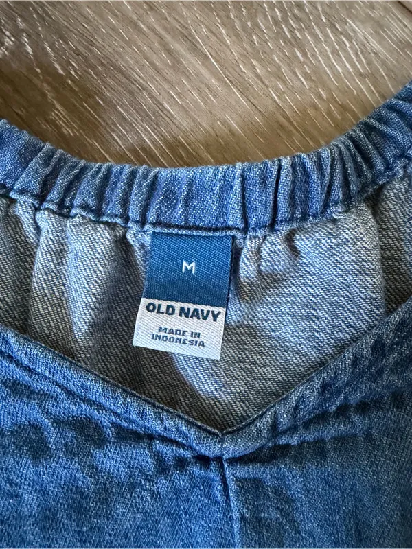 Old Navy Tiered Swing Long-Sleeve Denim Top - Image 4