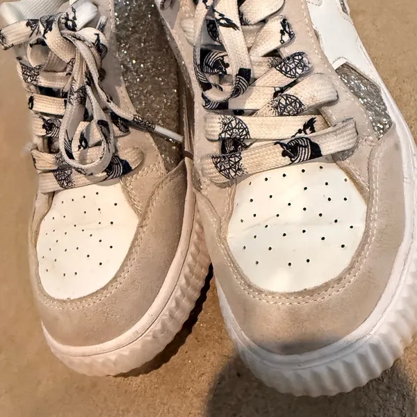 Source Unknown Sparkling White and Gray Sneakers - Image 9