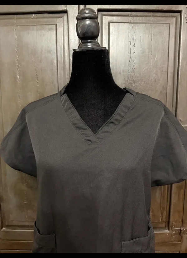 Climate Right by Cuddl Duds Black Short sleeve Scrub - Size Small - Image 3