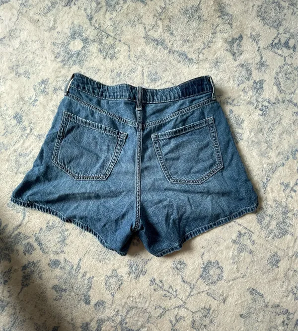 Hollister 90s dark wash mom denim shorts - Image 2