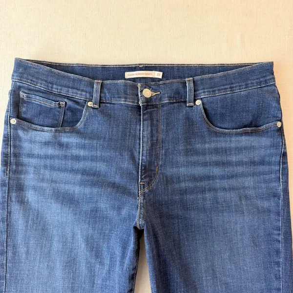 Levi's Classic Bermuda Shorts 33 Dark Wash Denim Jorts 90s Style - Image 8