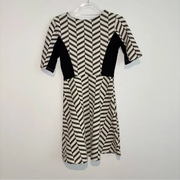 Le Lis‎ Samia knit jacquard fit and flare sweater dress black and cream small - Image 2