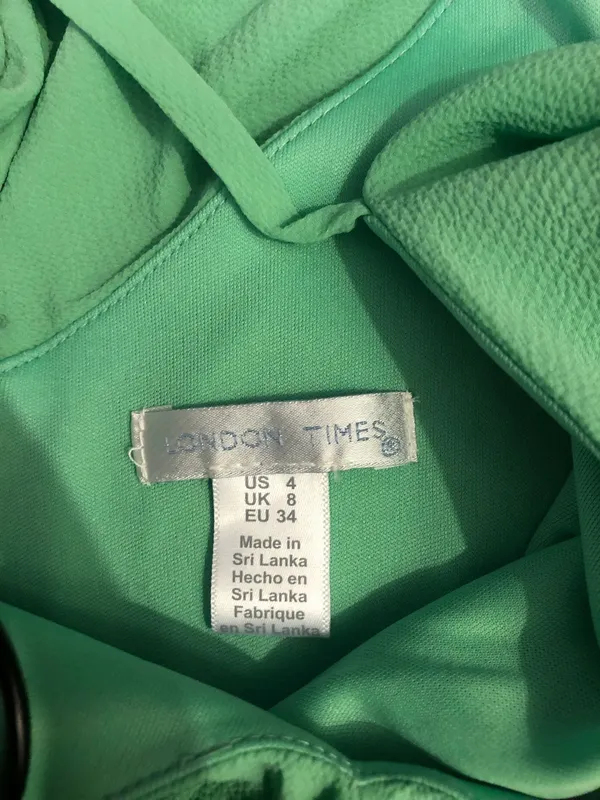 NWT London Times Green Ruffle Faux Wrap Midi Dress. Size 4 - Image 4