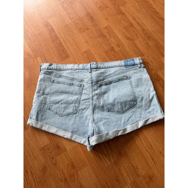 Abercrombie & Fitch The Mom Short High Rise Light Wash Cuffed Denim Size 22 - Image 3