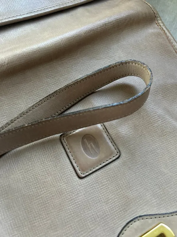 Vintage tan leather Hartmann crossbody bag old money gold tone hardware - Image 9