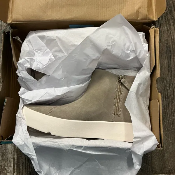 Toms Taupe Suede Slip-On Ankle Boot with White Platform Size 8 - Image 14