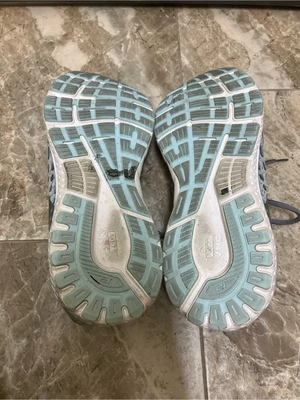 Brooks Adrenaline GTS 21 Running Shoes women’s 12 grey - Image 2