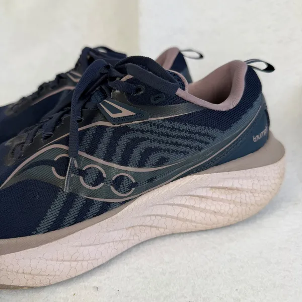Saucony Triumph 22 Womens 10 Running Shoes Navy‎ Blue Mauve Athletic Sneakers - Image 2
