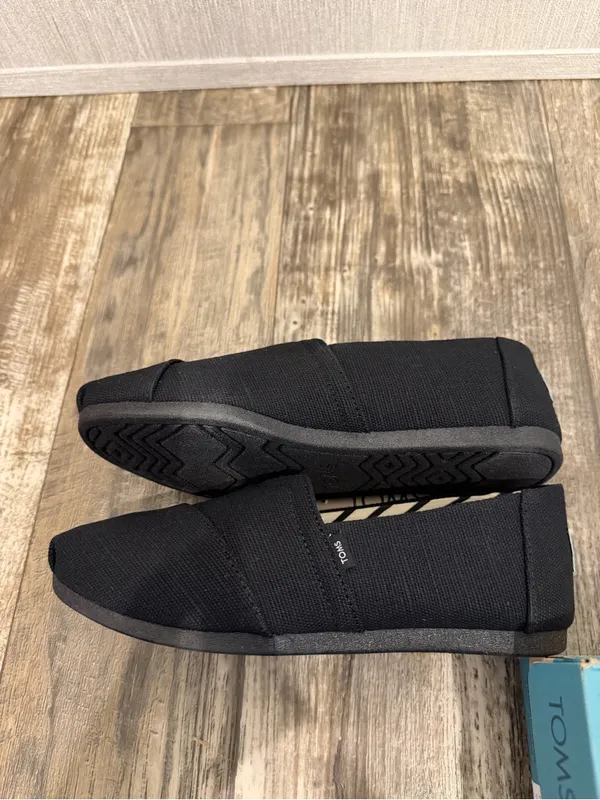 Toms Black Slip-On Canvas Shoes Size 5.5 Wide - Image 11