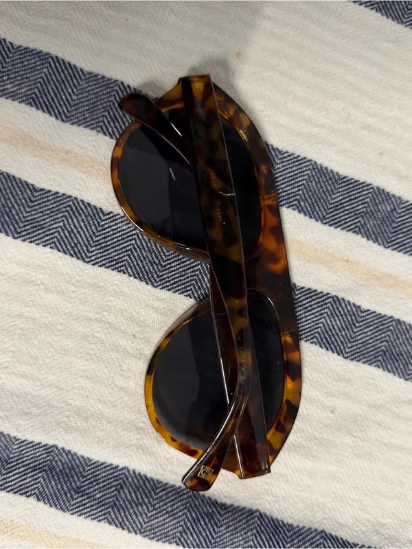Foster Grant Oversized Tortoise Shell Sunglasses Brown Gradient Lenses UV - Image 2