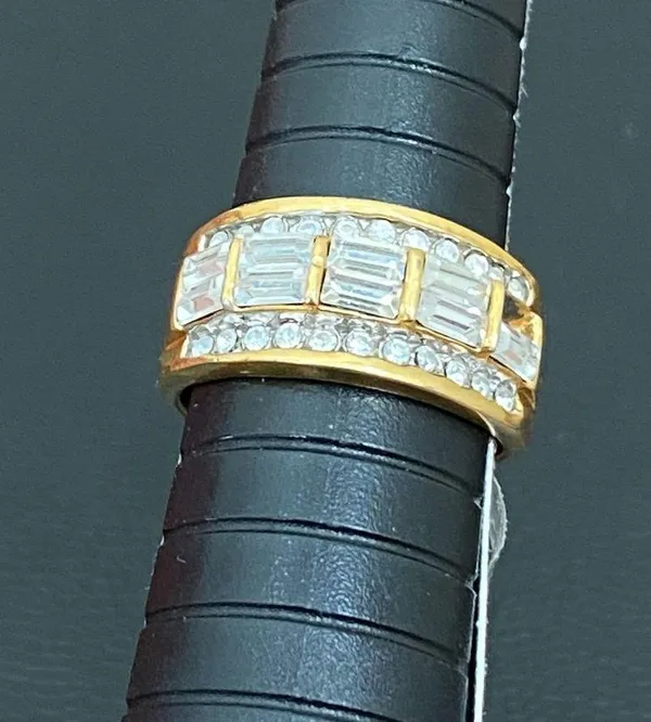 Vintage Unsigned Gold-tone Clear CZ Stones Fashion Row Ring Size 8 - Image 10