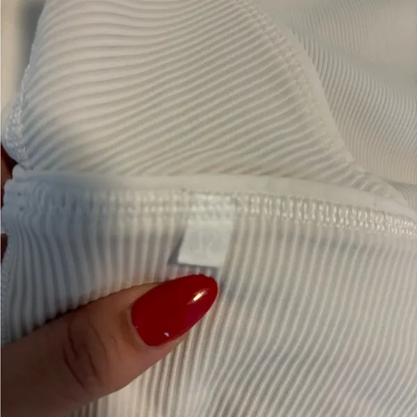 Lululemon workout tank - Image 4