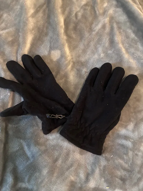 Thinsulate Black Winter Fleece Gloves - Image 3