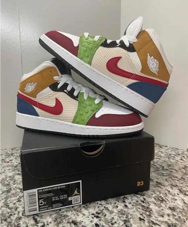 Air Jordan 1 Mid woman’s size 6.5 Messy Room DR6957-100 athletic - Image 11