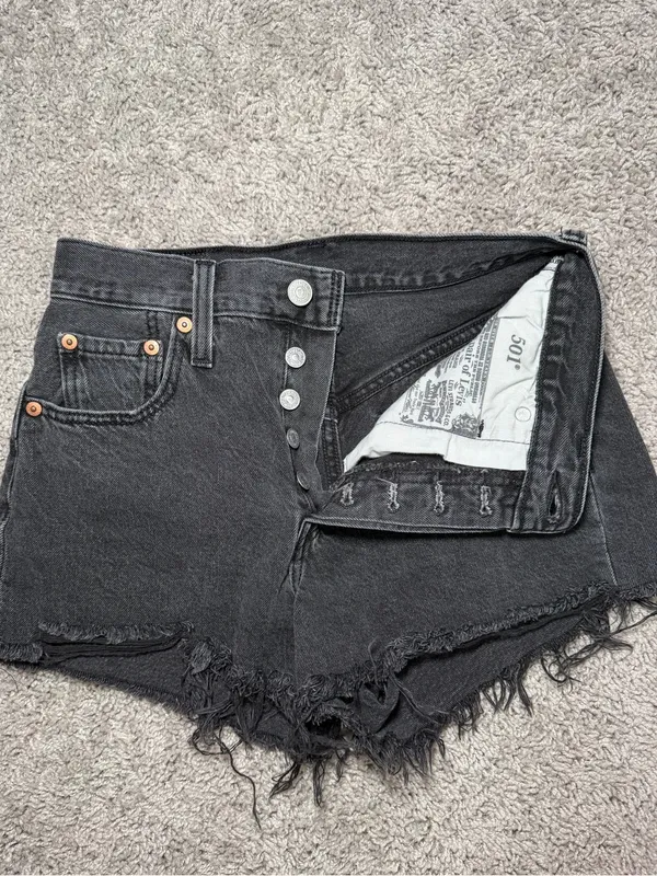 Levi’s 501 Original Fit High-Rise Women’s Shorts - Image 3
