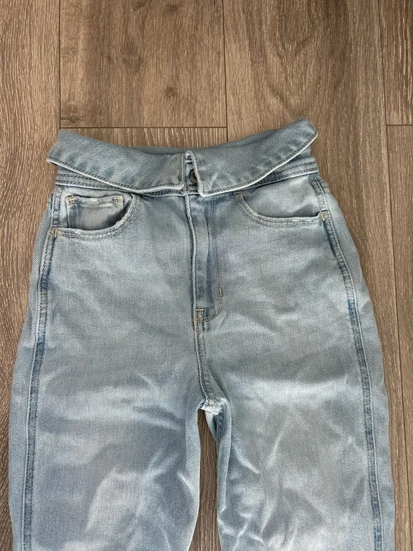 Hollister Ultra High-Rise Mom Jeans Size W23 L27 - Image 2
