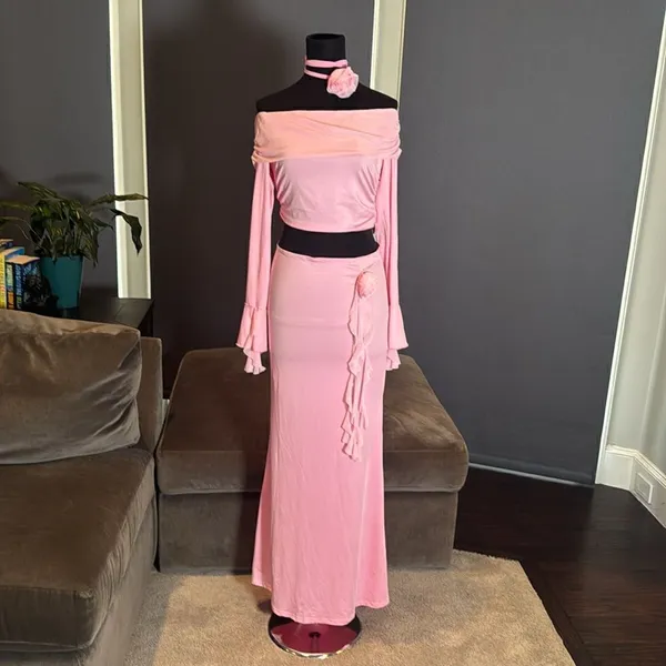 Pink 2 Piece Set Off the Shoulder Long Sleeve Crop Top & Skirt Size L NEW - Image 2