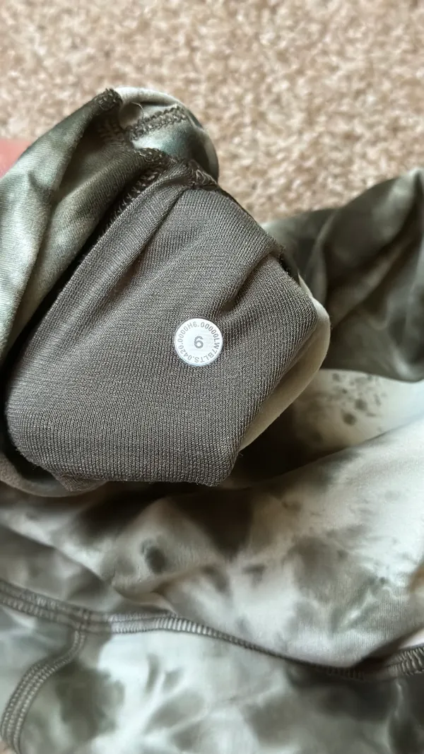 Lululemon Biker Shorts 4" - Image 4