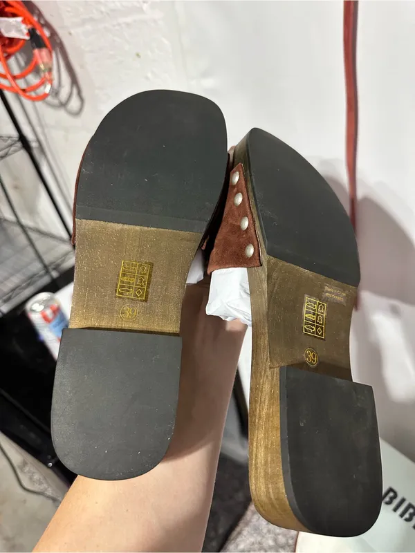Bibi Lou wooden clog Brown Suede Stud Slide Sandals NWT full set 9 marron - Image 6