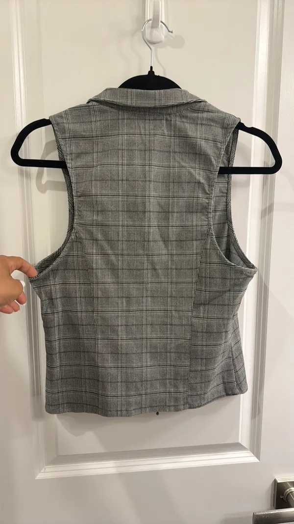 Sleeveless Urban Outfitters Top - Image 2