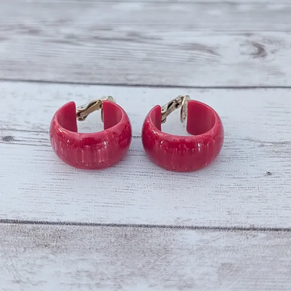 Vintage Clip On Earrings Red Marbled? Hoops Retro - Image 9