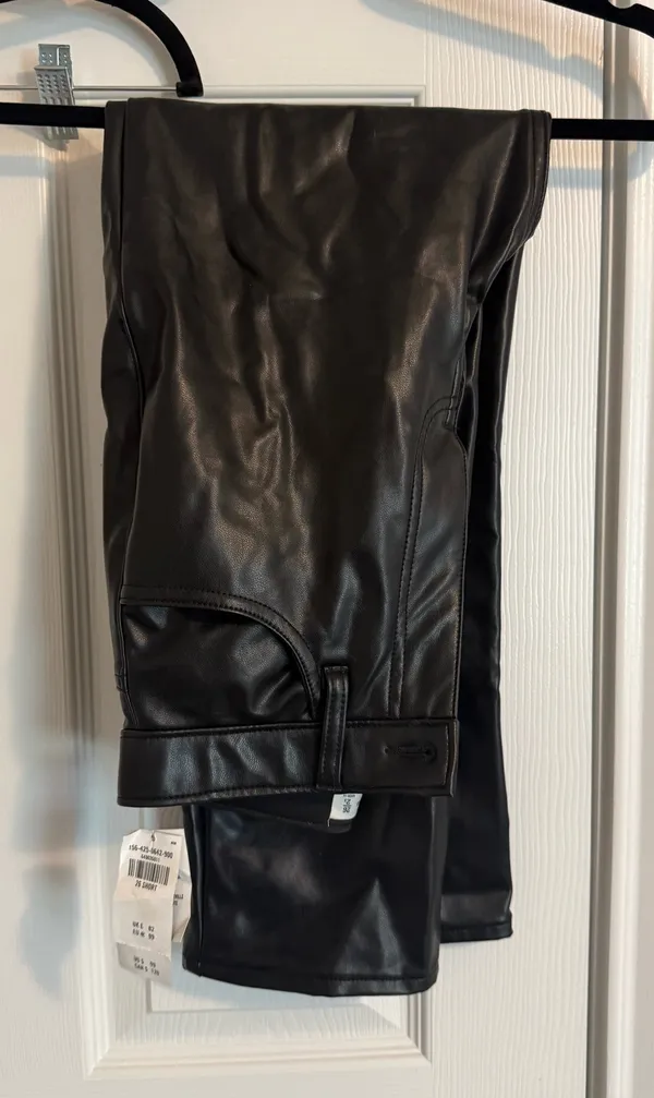Abercrombie and fitch new with tags 26 short black leather pants - Image 2