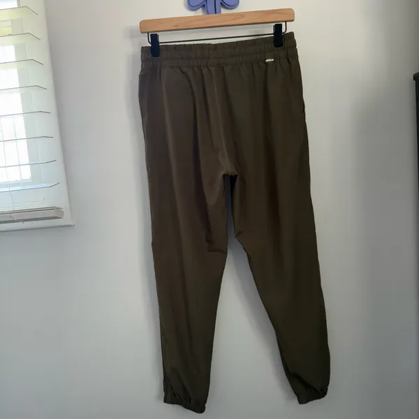 Vuori Weekend Joggers Kale Lightweight Outdoor Hike Drawstring Sustainable S/M - Image 5