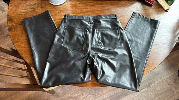 Abercrombie Curve Love ‘90s Straight Ultra High Rise Vegan Leather Pant - Image 8
